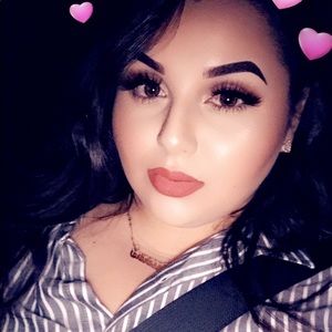 Meet your Posher, Cassandra